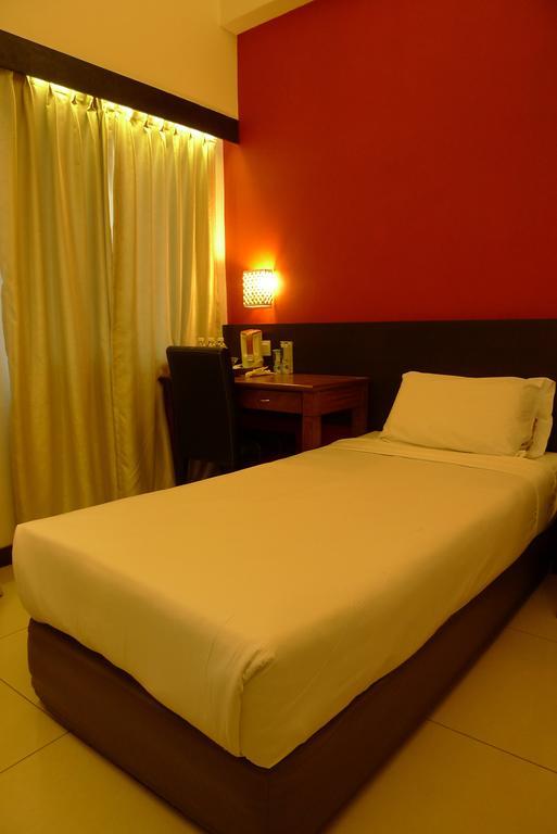 Meldrum Hotel Johor Bahru Exterior foto