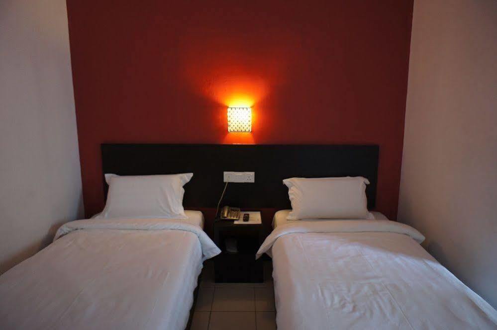Meldrum Hotel Johor Bahru Exterior foto