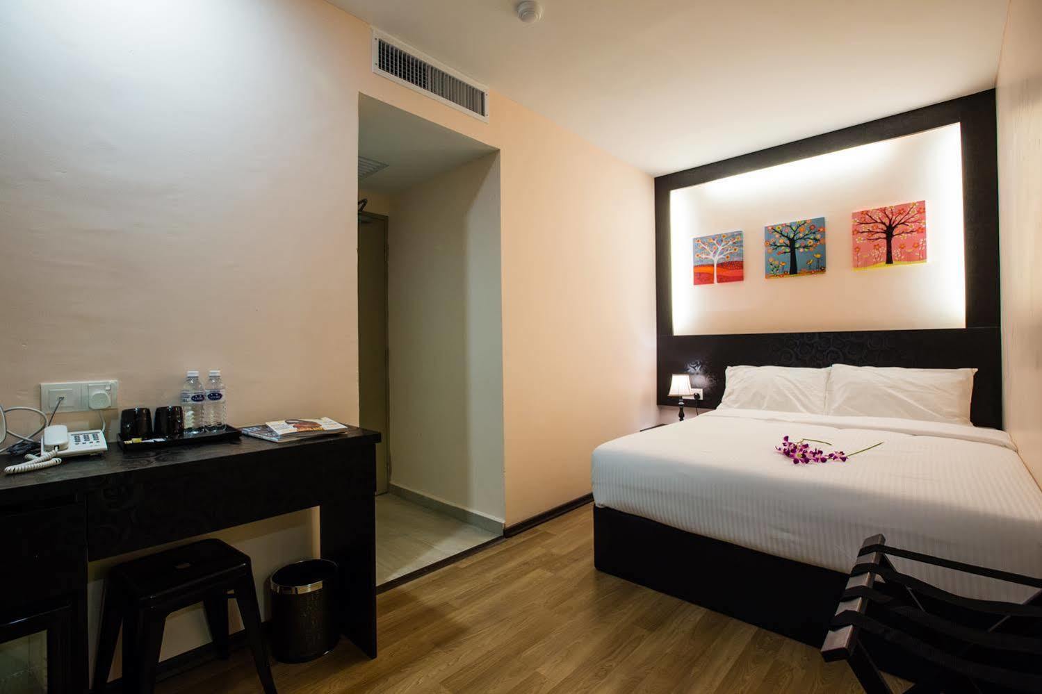 Meldrum Hotel Johor Bahru Exterior foto