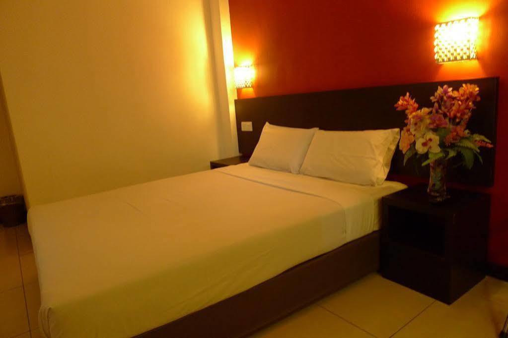 Meldrum Hotel Johor Bahru Exterior foto